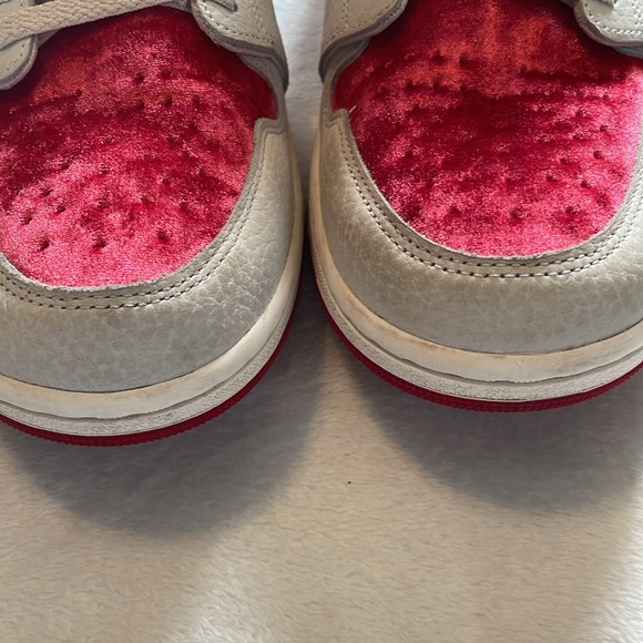 AIR JORDAN 1 Retro High OG CMFT
“Valentines” - Picture 8 of 10